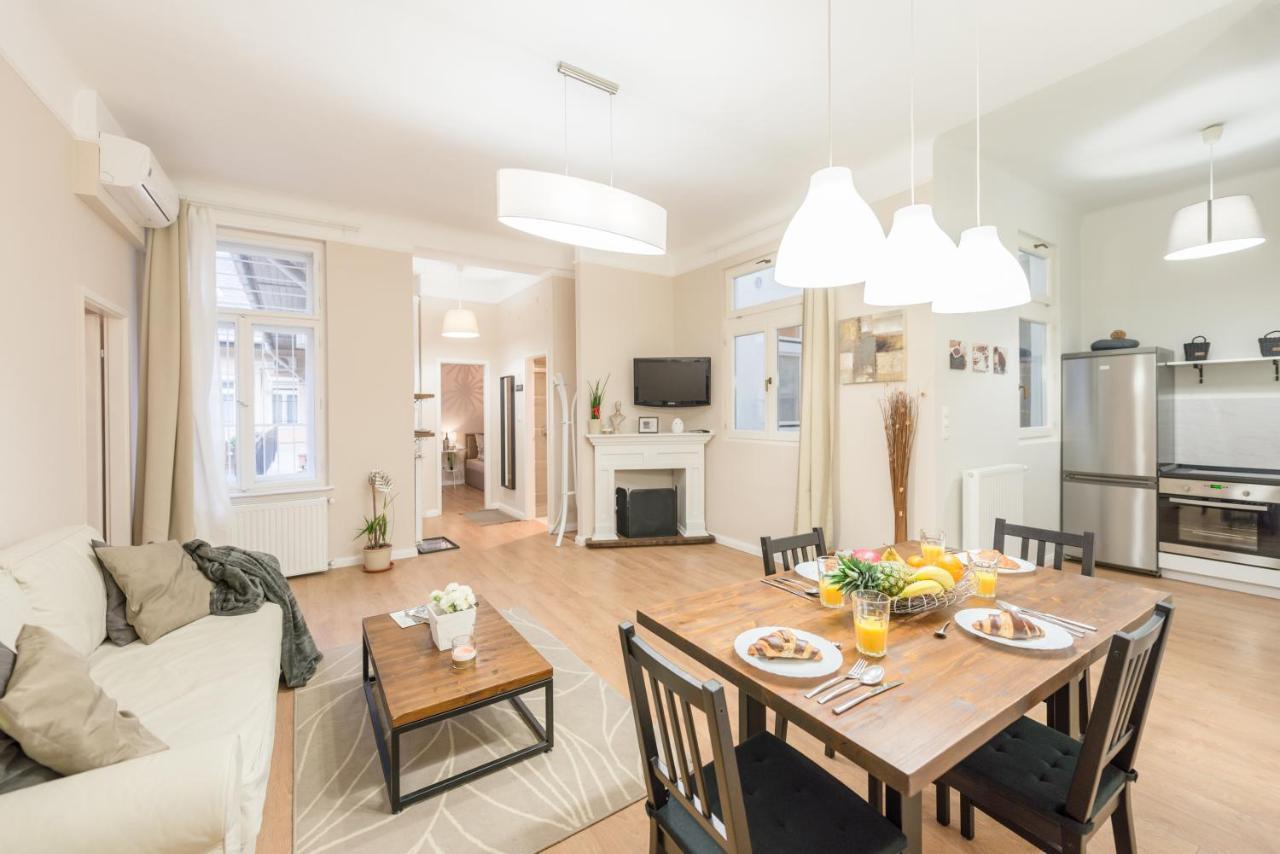 Downtown Heart 3 Bdr, 2 Bath, A/C Lägenhet Budapest Exteriör bild